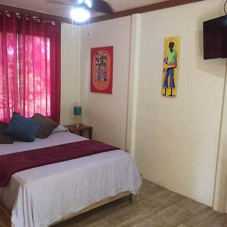Suites Chile Verde Мансанильо Экстерьер фото
